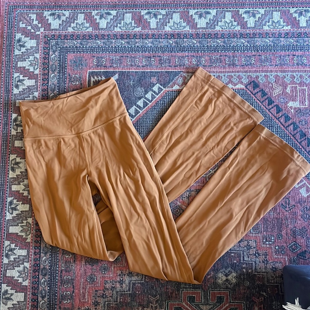 Lululemon Groove Super-High-Rise Flared Pant size 4